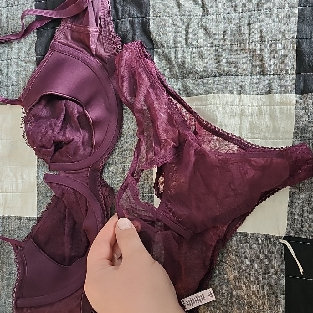 Womens bra and thong - Picture 3 of 5